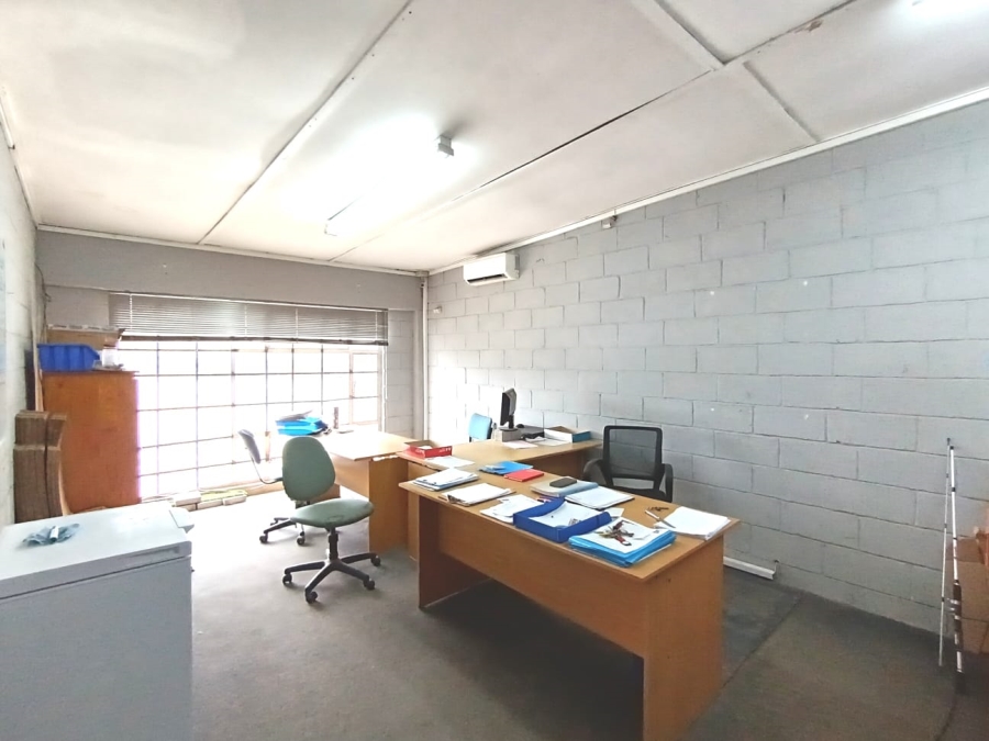 To Let Commercial Property for Rent in Cotswold Eastern Cape